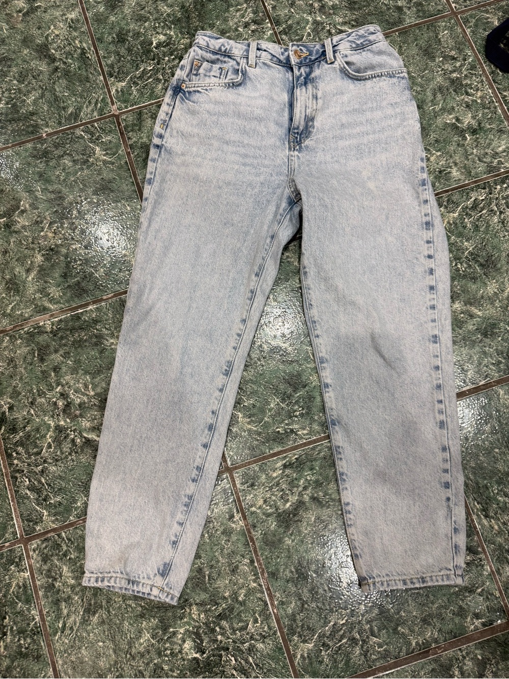 Light Wash High-Waist Mom Jeans Zara size 8